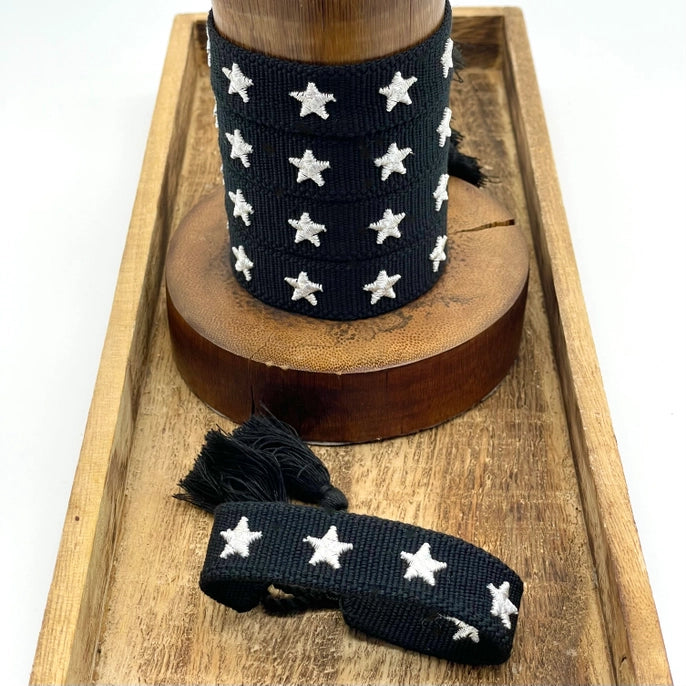 STARS svart uttalande armband vävt, broderat image 1