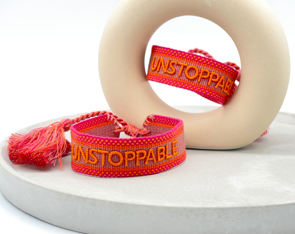UNSTOPPABLE uttalande armband vävt, broderat image 1