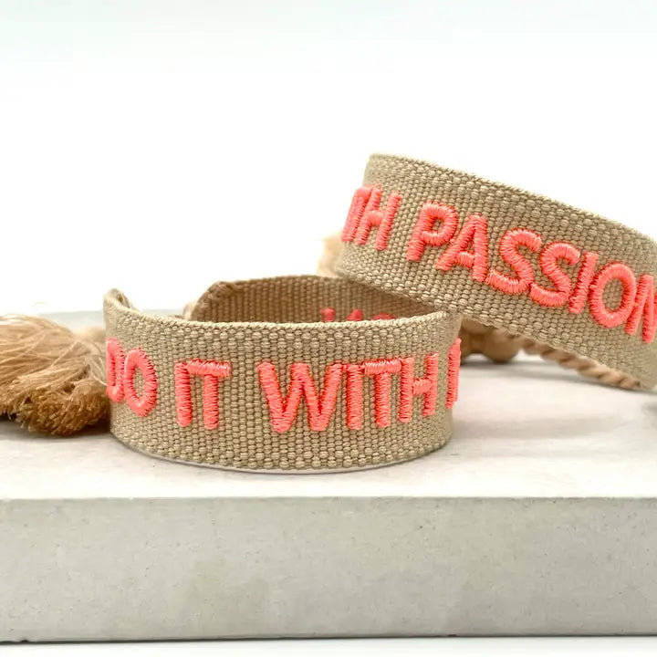 DO IT WITH PASSION broderat tygarmband Parsley & pepper image 0