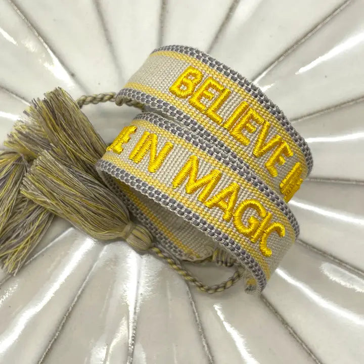 BELIEVE IN MAGIC gul grå färg vävt budskapsarmband image 0