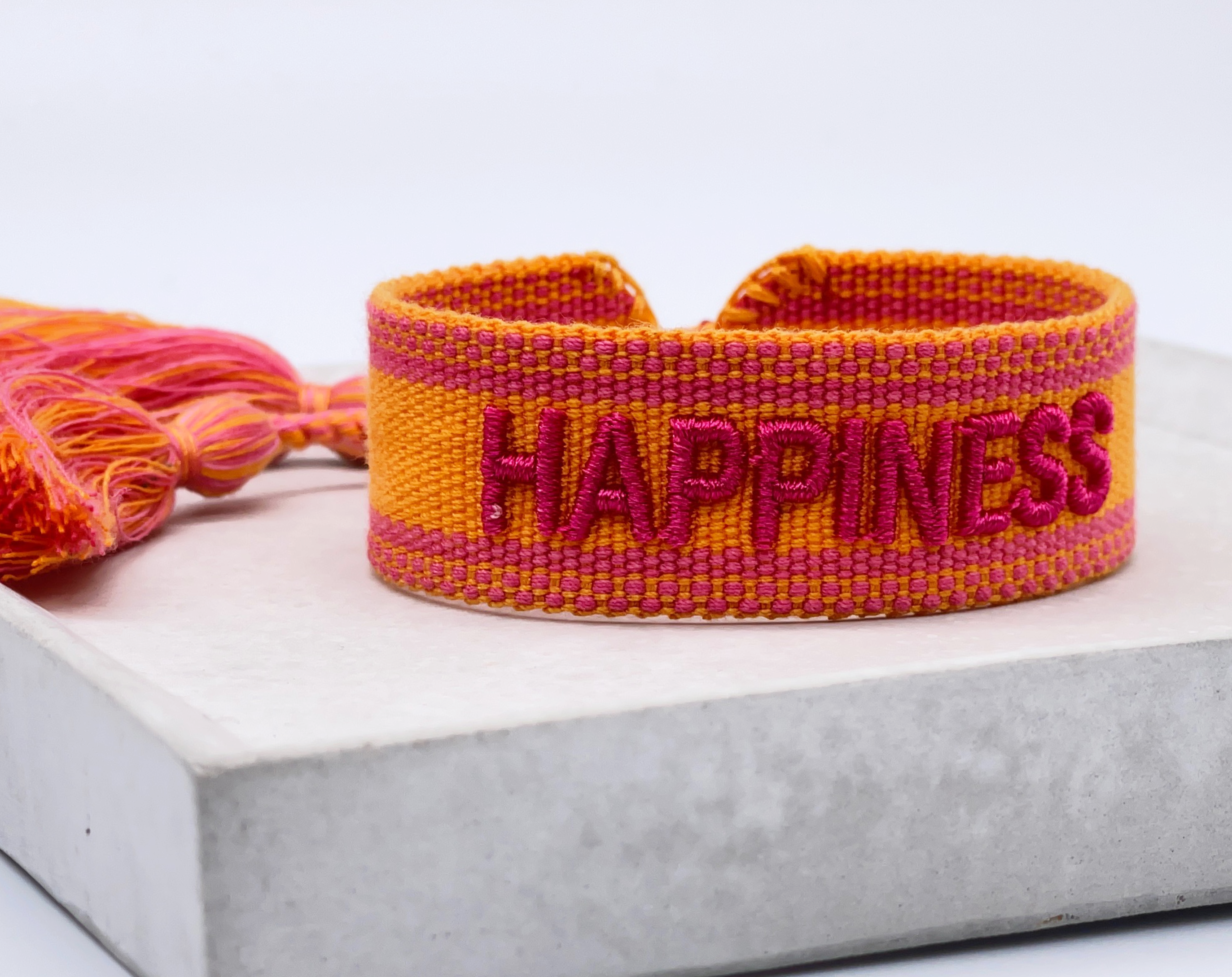 HAPPINESS uttalande armband vävt, broderat image 2