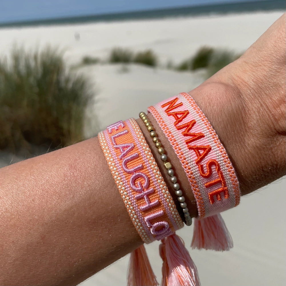 LIVE LOUGH LOVE uttalande armband vävt, broderat image 2