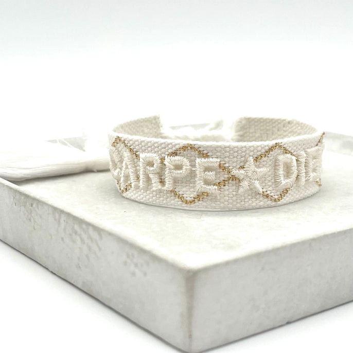CARPE DIEM uttalande armband vävt, broderat image 1