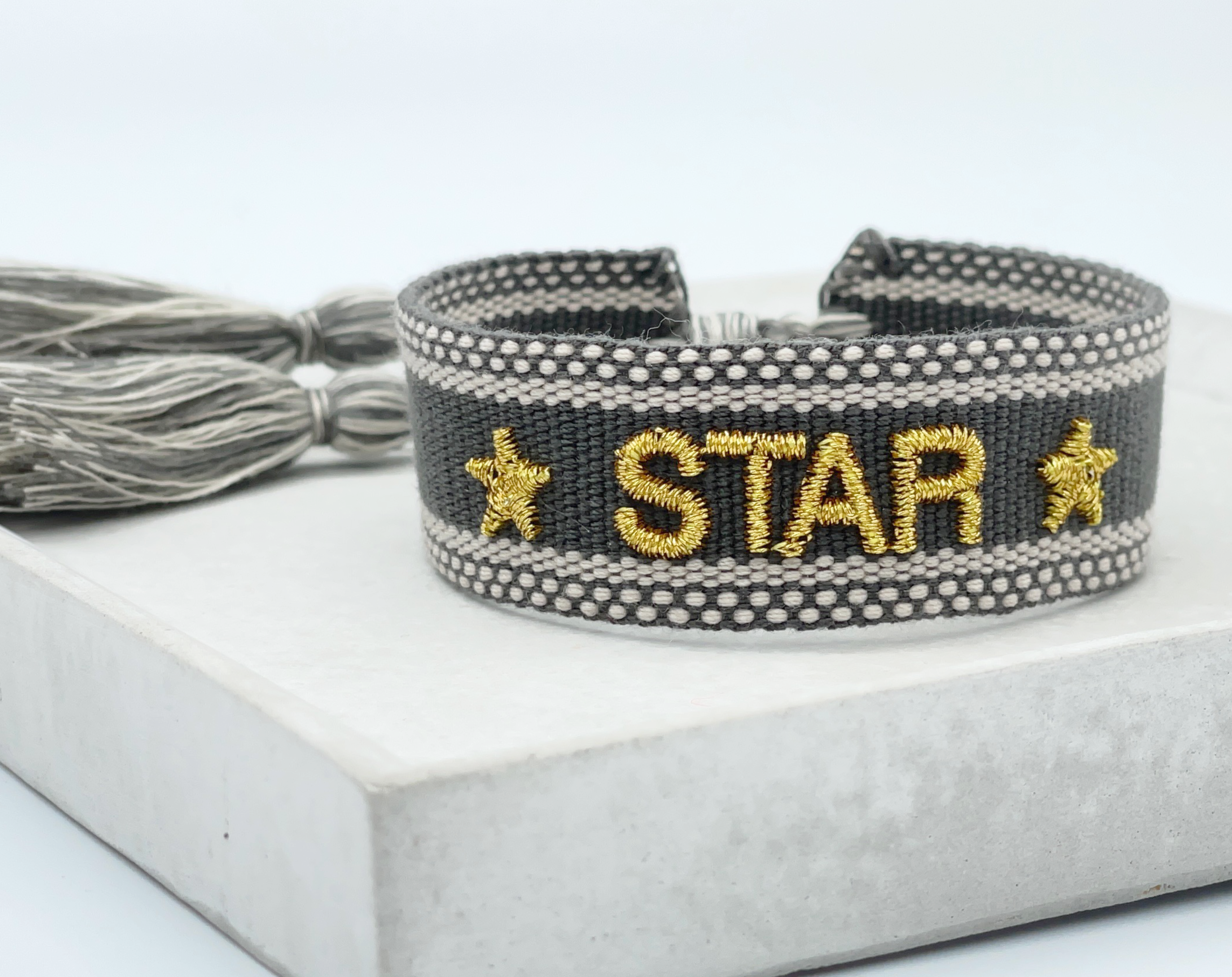 STAR uttalande armband vävt, broderat image 1