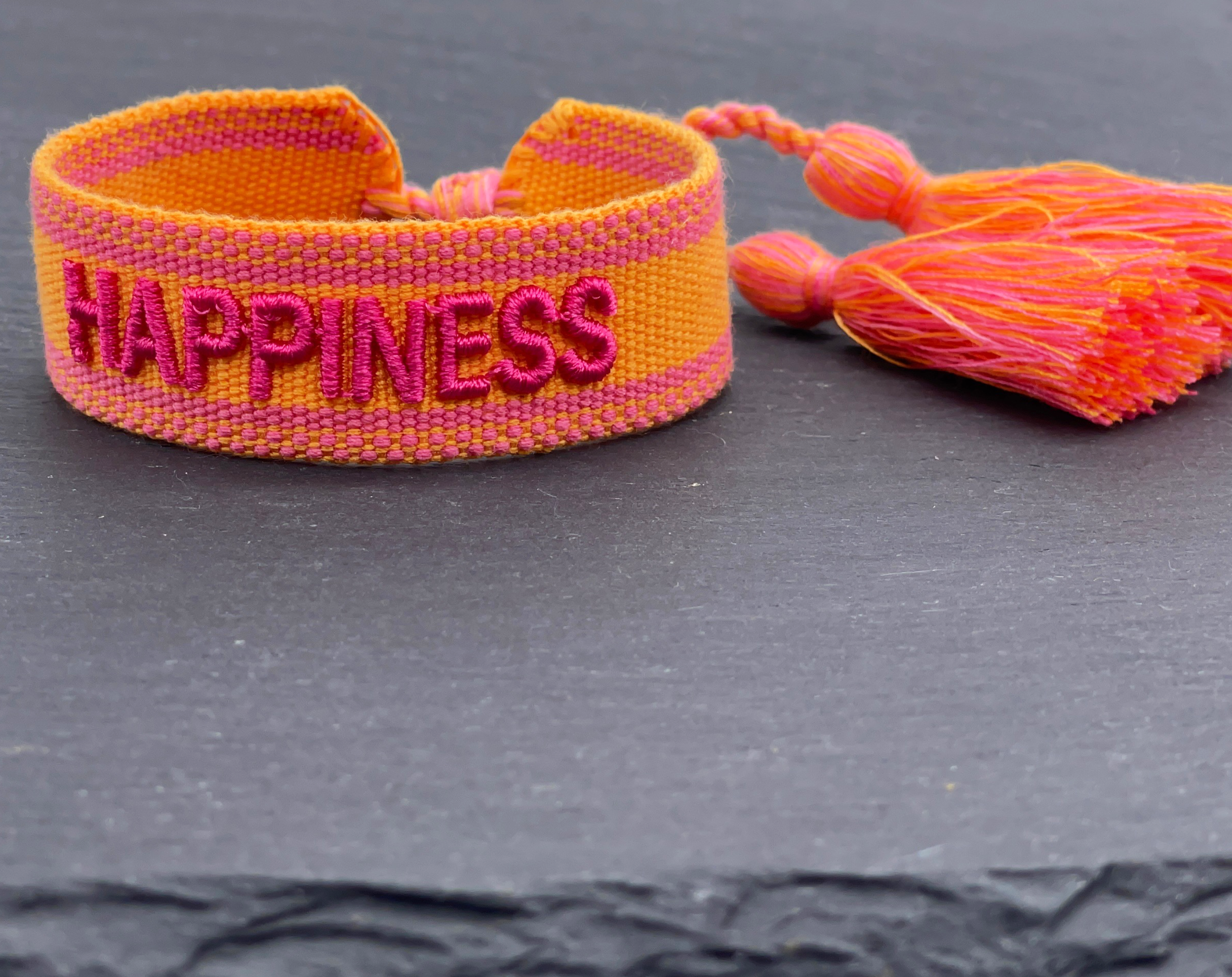 HAPPINESS uttalande armband vävt, broderat image 1
