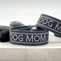 DOG MOM Grå färg vävt budskapsarmband image 0
