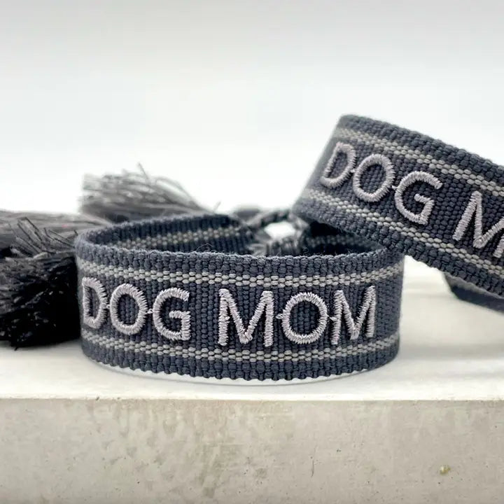 DOG MOM Grå färg vävt budskapsarmband image 0