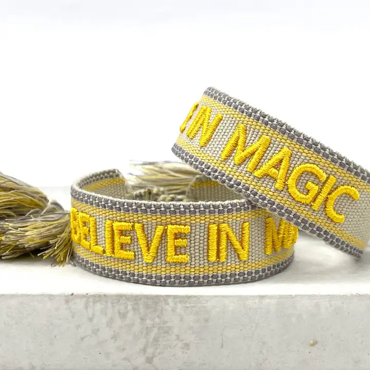 BELIEVE IN MAGIC gul grå färg vävt budskapsarmband image 2